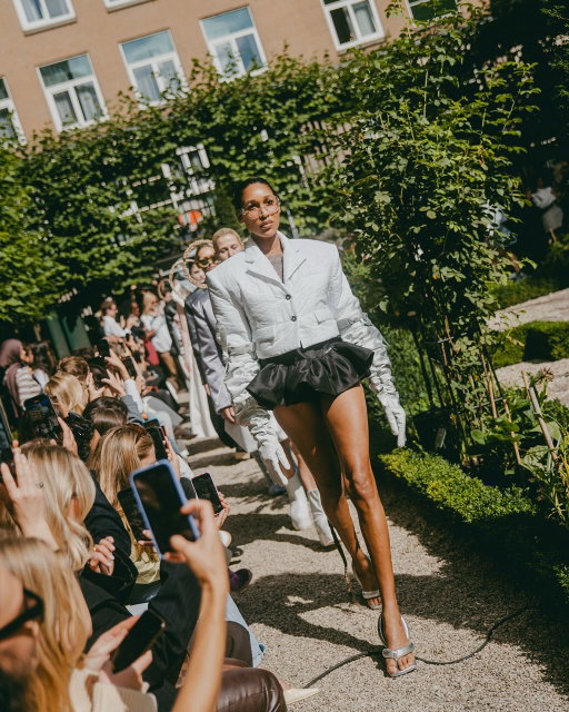 Runway at @yumeyume______ 

Powered by @keunehaircosmetics
@maccosmeticsnl @stgermaindrinks 

Photography: @shotbyse7en 
Team: @fatouthiamdogo
Production: @burobabet 

#AFW25 #YumeYume #Keunehaircosmetics #MACCosmeticsnl #MACbackstage
