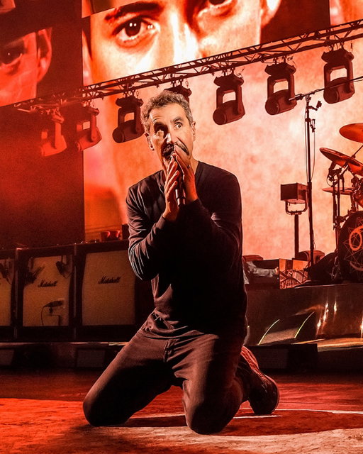 Wake up! The wait is over. @systemofadown and @deftones are here. Night one, are you ready to get LOUD?

📸: Gregg Watermann + Kimberley Ross