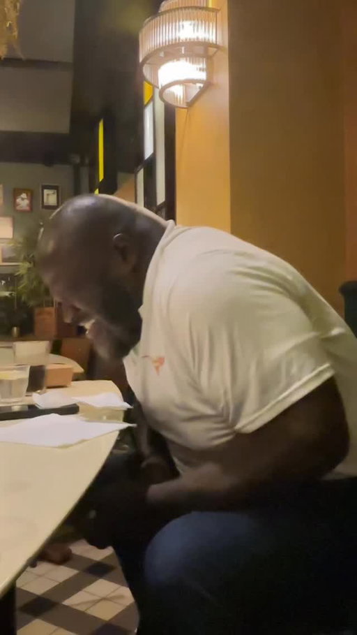 So as part of our @sweetchindisco Tour with wrestling legend @themarkhenry , we went to a BBQ place called MELT in Paris and he decided to TWIST (not bend) a spoon with his hands for the Manager of the restaurant. 

Touring with a WWE hall of famer certainly has its interesting sides but its never dull! 

MELT - @melt_slow_smoked_barbecue 

#WWE #wweclashinparis #wrestling #markhenry #wwefrance #meltparis #meltbbq