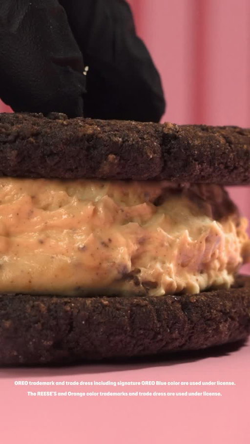 OREO® 🤝 REESE’S 🤝 Crumbl

Two iconic flavors. One unforgettable cookie. Chocolate Peanut Butter Sandwich Cookie ft. OREO® x REESE’S has arrived. Who’s grabbing one first? 🥜🍫 #Crumbl