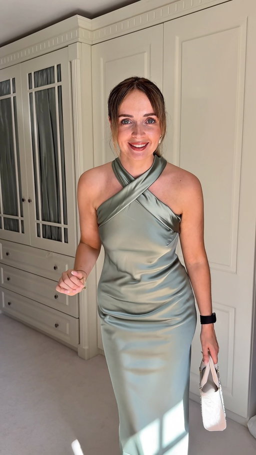 Calling all 2025/2026 brides and bridesmaids.

If Sage Green is on your mood board, the Roma dress is the one.

The satin? Dreamy. The shape? Flattering on everyone. 

Would you pick this for your bridal party? 

#REWRITTENinRealLife #bridesmaid #bridetobe #bridetobe2026 #weddinginspo