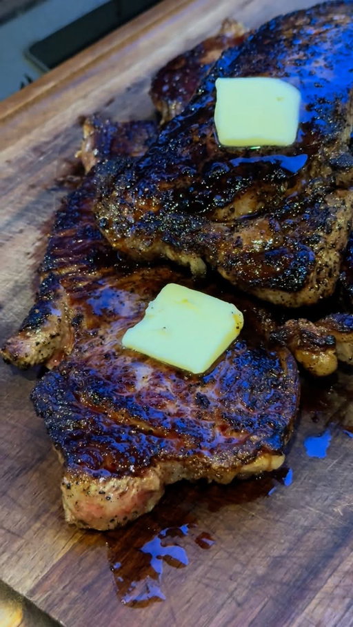 POV: Your whole family LOVES steak... especially your dog 🥩🐶🏡 Get @kibblesnbits Triple Steak Flavor available only at Walmart! #ad #kibblesnbitspartner