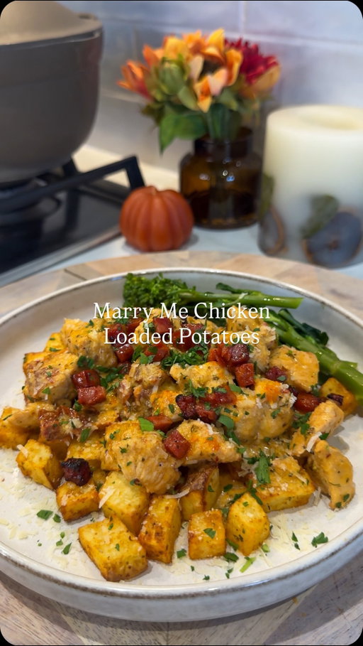 MARRY ME CHICKEN POTATOES 

The loaded potato obsession lives on! 

Follow @kimberlys_journeyy for more recipes like this⤵️

For two portions:

For the chicken
- 300g Chicken breast fillets 
- 1tsp paprika, chicken seasoning, garlic powder & Italian seasoning 

For the sauce:
- 30g diced sun-dried tomatoes 
- 50g diced chorizo (some on top too)
- 150ml chicken stock 
- 80ml light double cream 
- 20g parmesan 
- 2-3 crushed garlic cloves 
- 1tsp oregano 
- Pinch of chilli flakes 

For the potatoes: 
- 400g potatoes 
- Tsp oregano, aromat, garlic granules & smoked paprika 

Start off by cooking your potatoes, cut them into small cubes, add all the seasonings and some spray oil and cook in the airfryer for 20/25 minutes until they are nice and crispy. 

Add your diced chicken to a bowl & mix with the seasonings. 

Then get a frying pan nice and hot and spray with some oil. Add your chicken and cook for around 5 mins. Add half of the chorizo. 

Then add your garlic, oregano, and chilli flakes. Fry off for a minute or so, then  stir in the chicken stock, cream, tomatoes and Parmesan.

Bring sauce to a simmer and leave for a few minutes. 

In a separate pan or air fryer fry the chorizo. 

Once potatoes are cooked lay these in a bowl, spoon over the chicken and finish with some fresh parsley and parm. And sprinkle over the chorizo.
