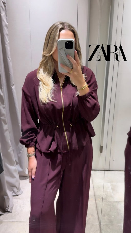 ZARA in store - changing rooms edition 🪞🤍 love the burgundy co ord and the denim set - what’s your fave?

I’ll link them all in my stories and add them to my September highlight 
#zara #zaranewin #autumnishere #autumniscoming