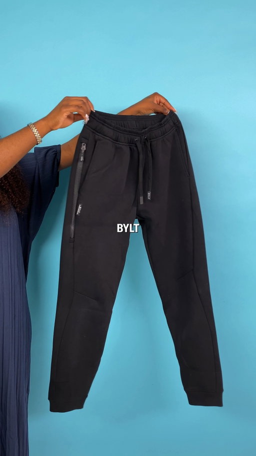 Meet your new go-to joggers from BYLT. Tailored fit, super soft Roamknit™ fabric, and just the right stretch. Dress them up or down—either way, your look’s instantly elevated.