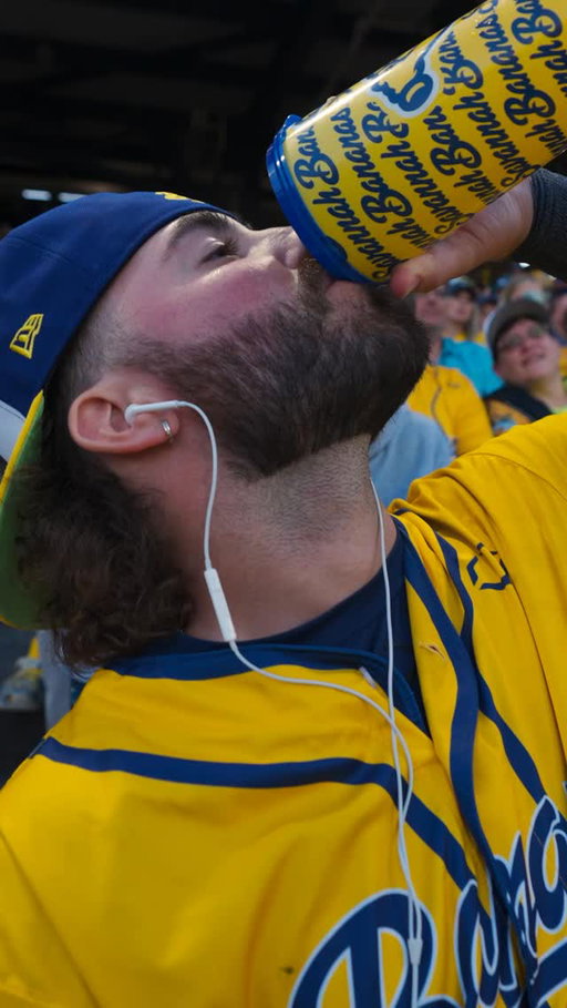 Catching a vibe in his home state😎

#savannahbananas #bananaball #savannahbananasgame #baseball #karaoke