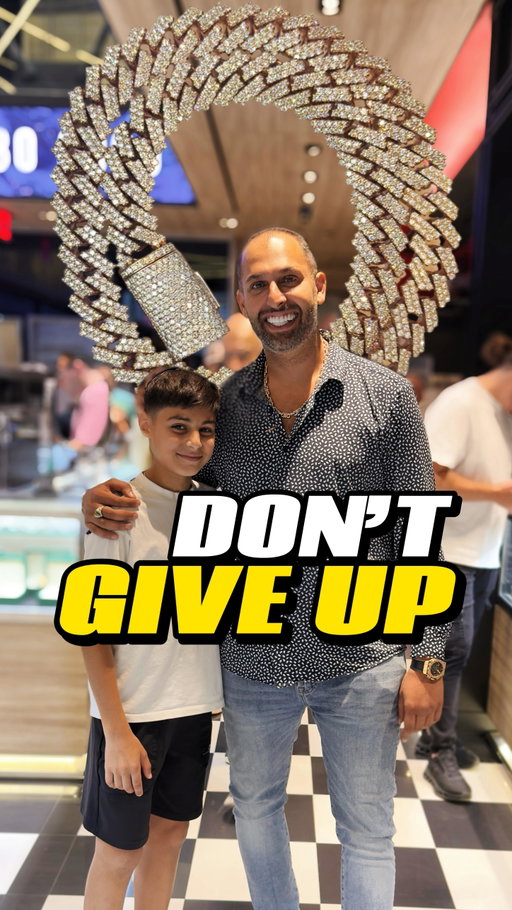 Never give up & keep going ‘til your effort pays off 🔥🤝 I’m glad we were able to get the Mazalito before school starts!
📥GUARANTEE to have the best prices!
#Bennythedealer #jewelry #watches #rolex #vvs #diamond #emerald #ruby #sapphire #ap #patekphilippe #datejust #daytona #presidential #icedoutjewelry #luxury #billionaire #gamble #trade #nyc