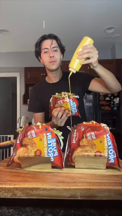 💪 High Protein Steak Walking Tacos 💪🌮

Your favorite party snack… but make it protein-packed 🔥 Perfect for game day, movie night, or when you just want to eat tacos out of a bag (no judgment here).

Ingredients 📝
🔥 Pure Protein Frank’s Redhot Popped Crisps
🥩 1/2 lb flank steak
🧅 1 tsp onion powder
🧄 1 tsp garlic powder
🌶️ 2 tsp paprika
🌿 1 tsp cumin
🌿 1 tsp oregano
🧂 1/2 tsp salt
⚫ 1 tsp black pepper

Pico de Gallo 🍅
🍅 2 large plum tomatoes, diced
🧅 1/4 white onion, diced
🌿 1/4 bunch cilantro, chopped
🧄 1 tsp garlic powder
🧂 Salt to taste
🍋 1–2 limes, juiced

Cheese Sauce 🧀
🧀 1 cup cheddar cheese
🌽 1 tsp corn starch
🥛 354 ml low-fat evaporated milk
🌶️ 1 tsp paprika
🧄 1 tsp garlic powder

🔥 Stack it. Shake it. Devour it. High protein has never been this fun

#PureProteinPartner #FranksRedHot @officialpureprotein @franksredhot