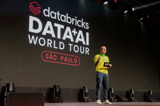 #DataAIWorldTour 2025 kicked off today in São Paulo 🇧🇷 

2,600+ data leaders, practitioners, and innovators came together to connect, learn, and shape the future of AI.

The day featured AI agents, Agent Bricks, Lakebase, and powerful insights from customers and partners like @santander.global and @ifoodbrasil—all focused on driving real-world impact.

Huge thanks to everyone who made this first stop such a success!