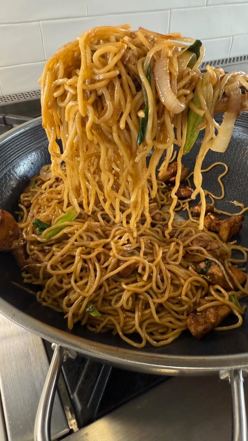 It’s back to school and my go to for quick dinner’s is my Chicken Chowmein cooked in my @hexclad Wok, a hybrid of Stainless Steel and Non-Stick Cookware.
Recipe:
3-4 chicken thighs cubed
Half a white onion sliced
3 cloves of garlic minced
1 ounce cut green onions
2 cups bean sprouts
1 tbsp cornstarch
1 tbsp oyster sauce
1 tbsp dark soy sauce
2 tbsp lite soy sauce
1 ½  tbsp of brown sugar
2 tbsp of avocado oil
Instructions:
Do a quick marinade of the cubed chicken thighs with 1 tbsp lite soy sauce, ½ tbsp dark soy sauce and 1 tbsp of cornstarch. 
Heat pan on high and add oil and chicken. Cook for 2 mins and add sliced onions. Cook on high for another 2 minutes, turn heat down to low and add minced garlic and green onions. Cook for another 2 minutes and add bean sprouts. Cook bean sprouts for 1 minute before tossing in the noodles and sauce (remaining dark soy sauce, lite soy sauce, oyster sauce and brown sugar). Bring heat to high and cook for another 2 minutes. #Ad #hexclad #chickenchowmein🍝
