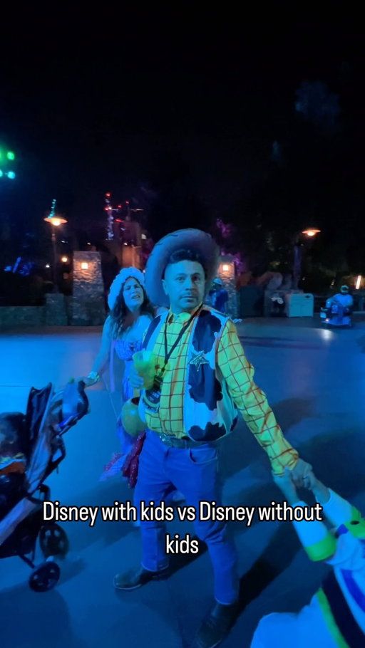Disney with kids vs Disney without kids @disneyland @disneyparks 
#DLRHalloweenTime #DCAPlazadelaFamilia #disneyland70