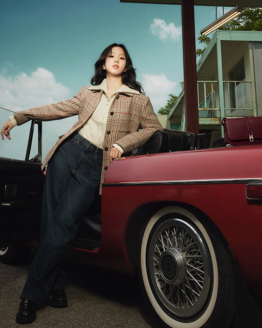 There’s only green lights when JISOO’s driving home.

Join JISOO at The Hilfiger Racing Club, where fashion meets the fast lane and the rules of prep are yours to write.

@sooyaaa__