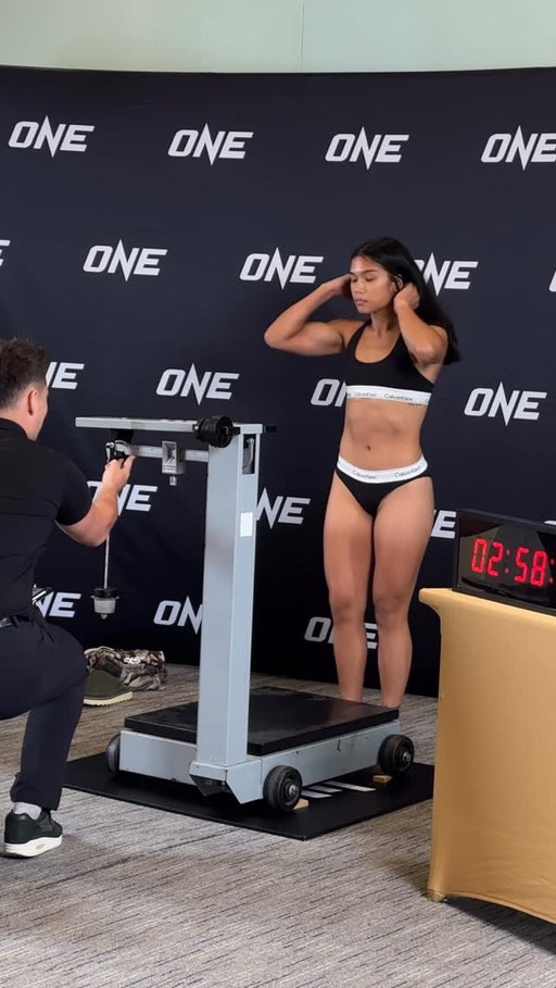 Jackie Buntan passes hydration and makes weight for ONE Fight Night 35 main event title fight ✅ 

#onechampionship #onefightnight #muaythai