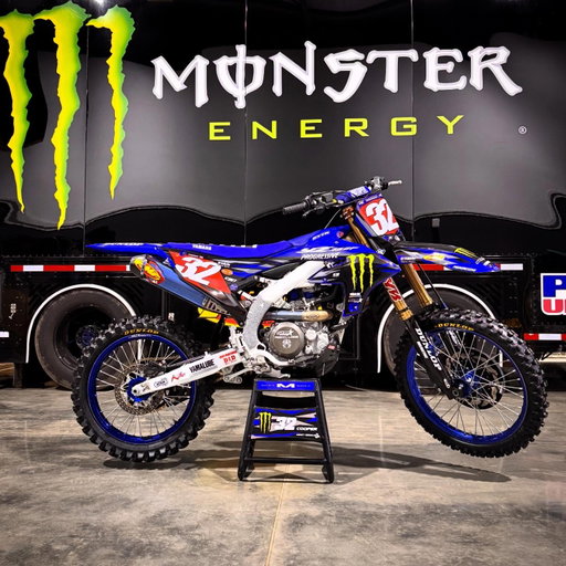 New color, same goal. 🔴🏆 

Justin Cooper’s YZ450F in Playoff mode. 

#MonsterEnergy #YamahaRacing #BLUCRU #victorYZone #SMX @progressive #PresentedByProgressive #YZ450F