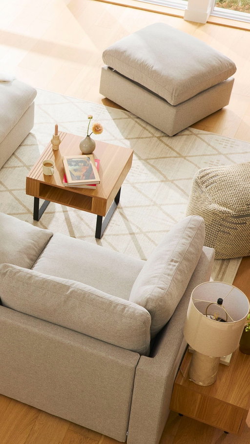With deep, plush seating and soft, easy to clean fabric, don’t be surprised if your pets claim your Ciello sofa for their own. 
_

Profond, douillet et facile d’entretien. Ne soyez pas surpris si vos animaux décident de s’approprier votre sofa Ciello.