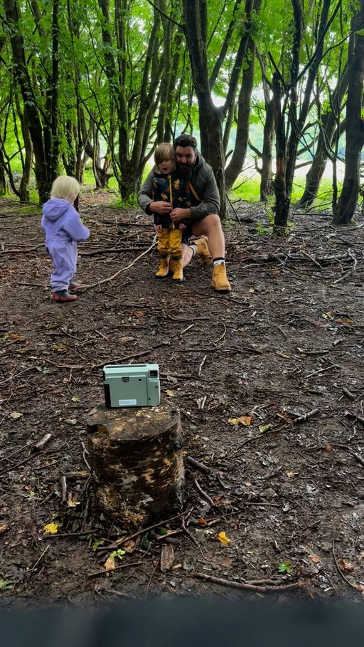 #Throwback to our most viewed video ever. (45m+) This time, it has the result too! 😂 #leicestershire #leicester #woodland #forests #parenting #daddydaycare #vizsla #puppy #dog #countryside #robinhood #potnoodle #lunch #scran #father #daddy #dadbod #giveitsomewelly