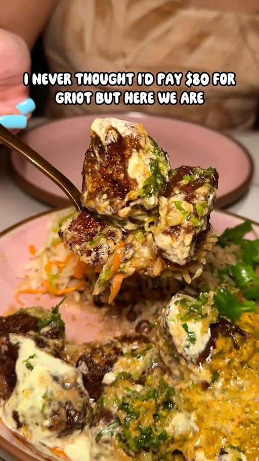 Las’ Lap is Miami Beach’s newest spot for upscale Afro-Caribbean cuisine. It comes from Chef Kwame Onwuachi, the talent behind one of NYC’s top restaurants. From the décor to the vibe, service, and food, everything here feels top notch. Here’s what I recommend:
•🥪 Oxtail Cubano $39
•🍗 Sticky Wings $23
•🍛 Wagyu Griot $80

📍Las’ Lap @laslapmia 2216 Park Ave, Miami Beach, FL 33139

#iviethefoodie #miamifoodie #foodiesofmiami #laslap #chefkwameonwuachi
