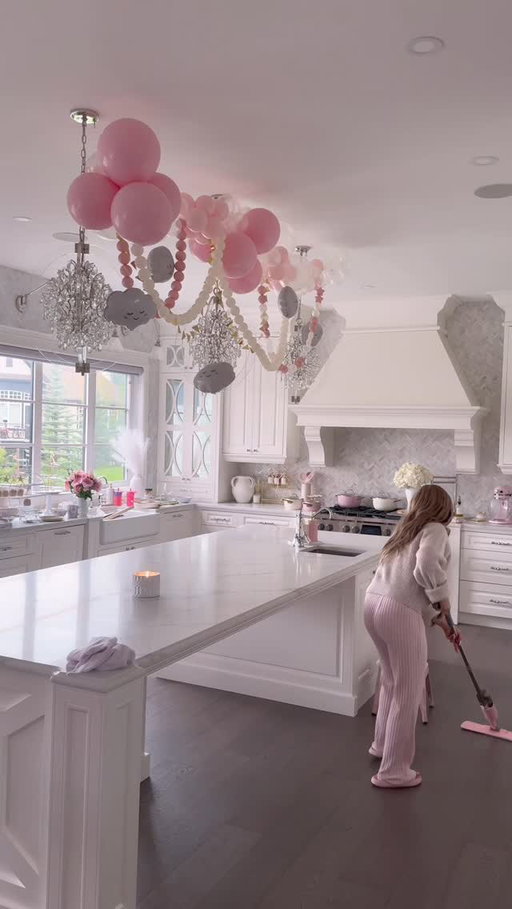2 full days of major cleaning + cozy reset after the long weekend!🧸🎀✨embracing my autumn energy 🍂🍁 a little reset goes a long way!!💕

#cleaning #homestyle #pinkaesthetic