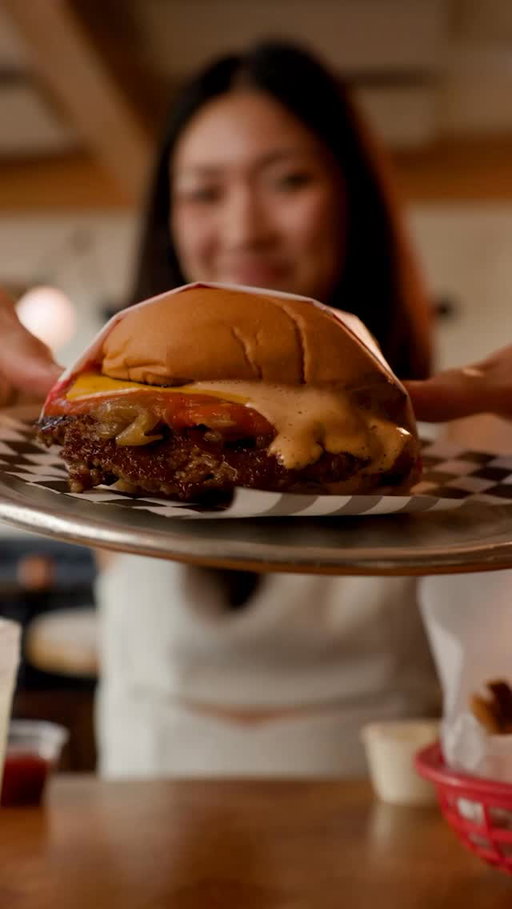 bodied that Impossible burger at lowboy and didn’t ruin my white shirt  I need to take my friends back here because it was honestly soooo delish and juicy and vibes were 1000/10 #itsimpossible @impossible_foods #ad
