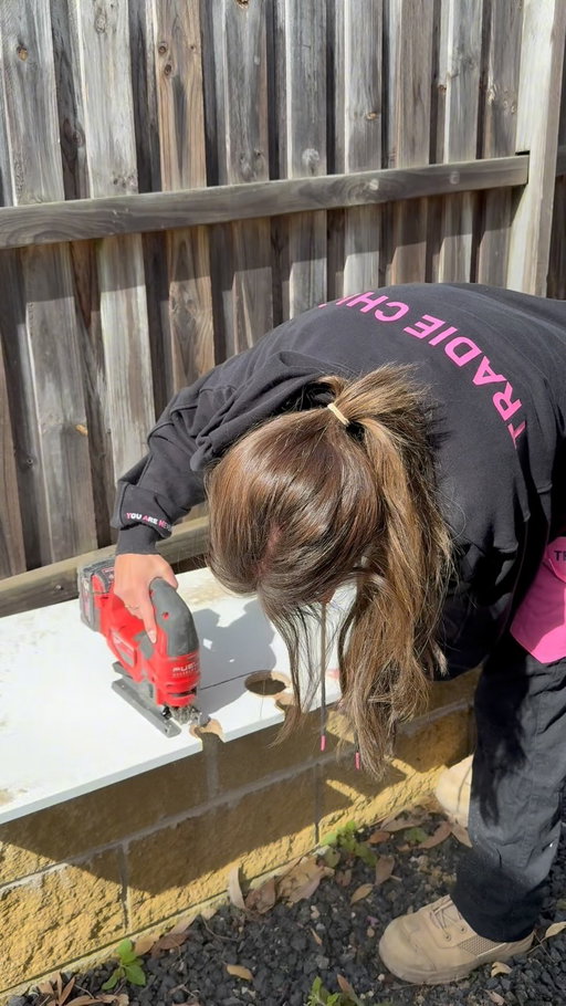 Swapped the old tap out for one that actually makes sense 👏🏼 this Liano II Pull Out Sink Mixer way more practical and looks 10x better too 💧Wearing @tradiechicks