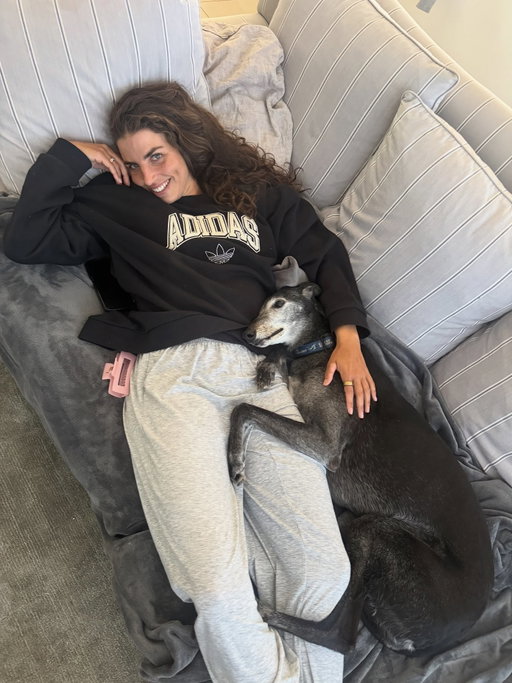 slow and steady ✨❤️‍🩹 rest and recovery is going well and I’m doing things that are good for the soul while my body heals 
💕 🏖️ 🐮 🎨 🐕🌷🍪 📖 🧘🏽‍♀️🧩 ☀️
Feeling good, better everyday and moving more easily! 

So grateful for all the love and support - online, from afar, my family, friends, neighbours, team, colleagues, sponsors ❤️ thank you - for the messages and good vibes, flowers and care packages❤️