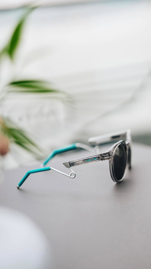 Setting sights to an iconic collaboration. 
 
Meet the special edition @oakley x @astonmartinf1 HSTN Metal where our heritage fuses with Aston Martin Aramco style.