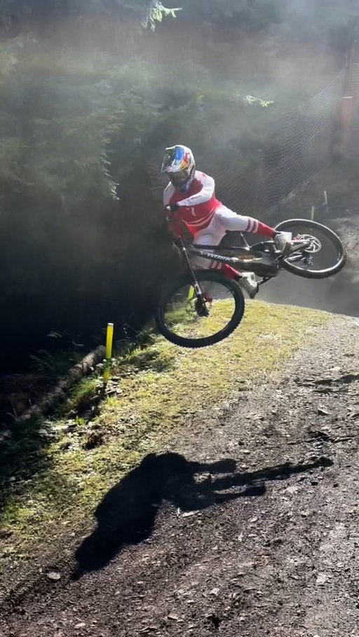 @finniles is back between the tape throwing shapes after a rough season of setbacks due to injury. @edmasters 🎥