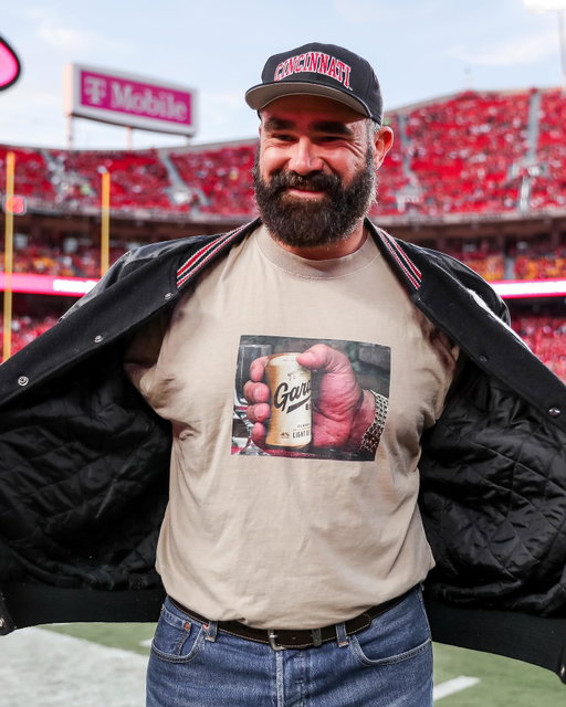 For the first time ever, @drinkgaragebeer is coming to Nippert Stadium. Now YOU can do gameday like @jason.kelce.*

*Please cheer responsibly. 😉

Snag your 🎟️ at the link in our bio.