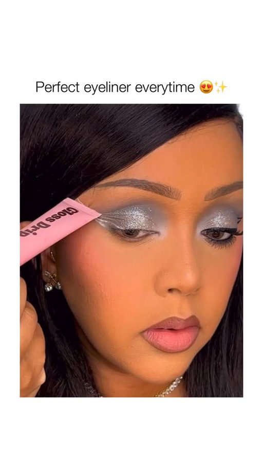 Making eyeliner easy 😍
-
@glamwithsuzan