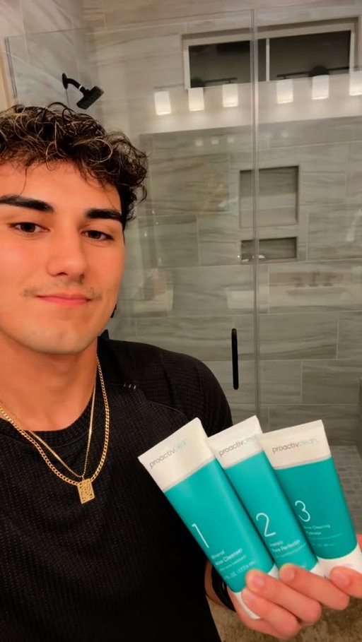 The Proactiv Clean 3-Step Routine simplifies skincare so that you can stay looking your best. Thank you @proactiv for keeping my skin fresh & clean! 
#ProactivPartner
