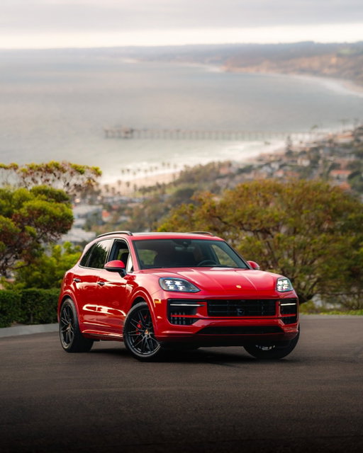 Always a good day for a beach cruise in a Cayenne 🌅🏖️