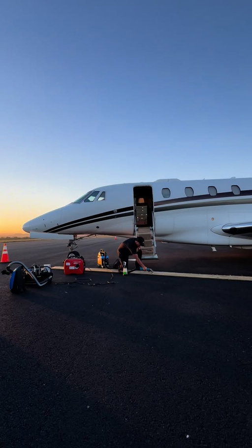 Detailing a $22M PRIVATE JET after burning man. Did we do the right thing to save the business??

Have a question? Drop a comment and I will answer them all 

#privatejet #aircraftdetailing