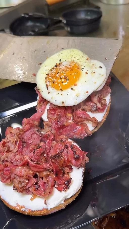 Open Faced Pastrami Bagel @beverlyhillsbagel 

#beverlyhillsbagels #beverlyhills #losangeles #westla #bagelshop #coffee #bagels