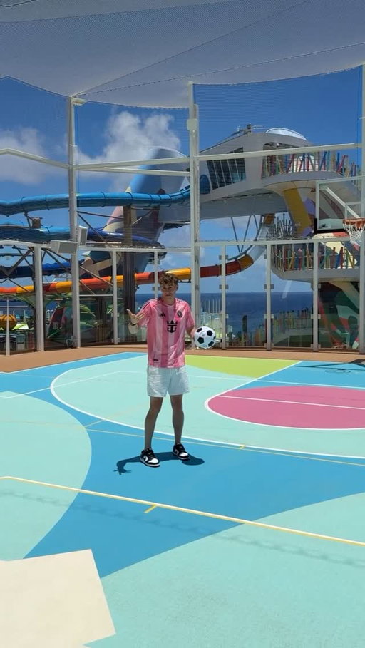 🩷🖤 Trick shot on the biggest ship in the world 🌎🛳️