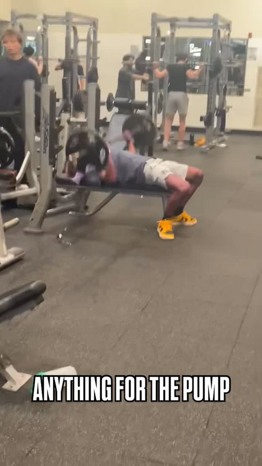 Just got purpled? No problem, still gotta get a lift in. @thepurplearm @eng.sophs 

#barstoolwesternu #vivalastangs