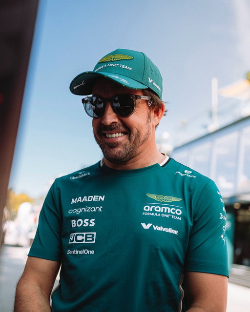 When the whole team sees life through @oakley. 

The @oakley x @astonmartinf1 HSTN Metal sunglasses have landed.