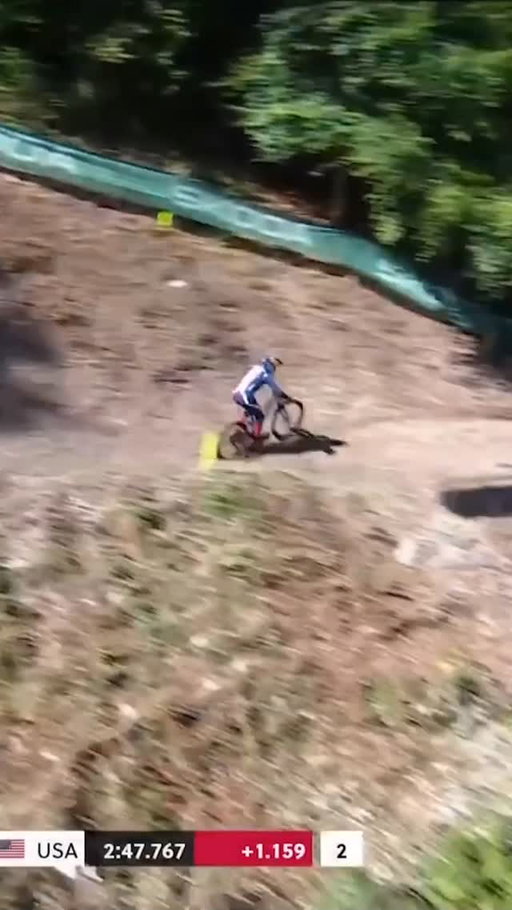 Reigning UCI World Champion Asa Vermette picks up a PUNCTURE! 🤯💨

🏁 Men’s Junior UCI Downhill World Championships 📍Valais, Switzerland