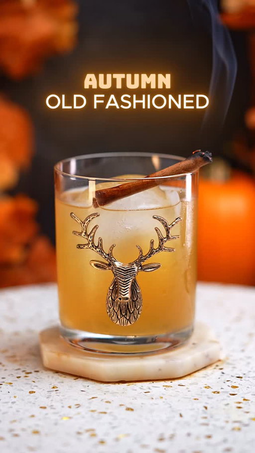 ✨ Comment “BOOK” and get 50% OFF my first exclusive 246 Cocktail Recipe Book! 📚🍸
Grab your copy before the promotion ends! ⏳🔥 

🍂 Autumn Old Fashioned 🍂
What a delicious, cozy drink — perfect for the fall season! 🍁🥃✨

Recipe
• 2 oz bourbon 🥃
• 1 oz apple cider 🍎
• 1/2 oz lemon juice 🍋
• 1/2 oz maple syrup 🍯

#FallCocktail #WhiskeyLovers #AppleSeason #SmokedCocktail #CozyVibes #CocktailHour #SeasonalSips #MixologyMagic #AutumnDrinks #CheersToFall #bar #bartender #bartenderlife #cocktailrecipe #cheers