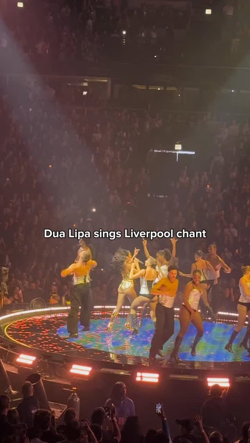 Had to pop out last night. Need an official collab 

❤️ @warnerrecords #dua #dualipa #liverpool #premierleague #chicago