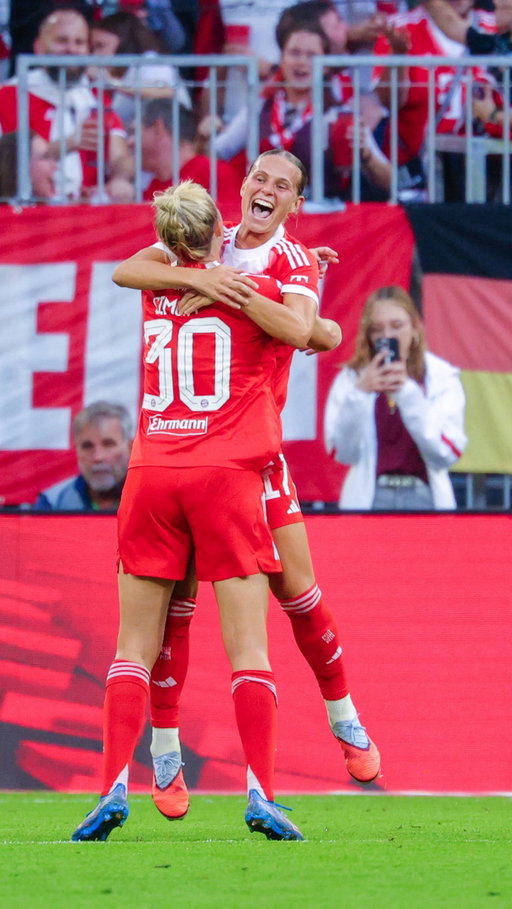 POV: Du schießt die @fcbfrauen vor einer deutschen Rekordkulisse zum ersten Saisonsieg! 💥

#DieLiga #FCBB04 2:0