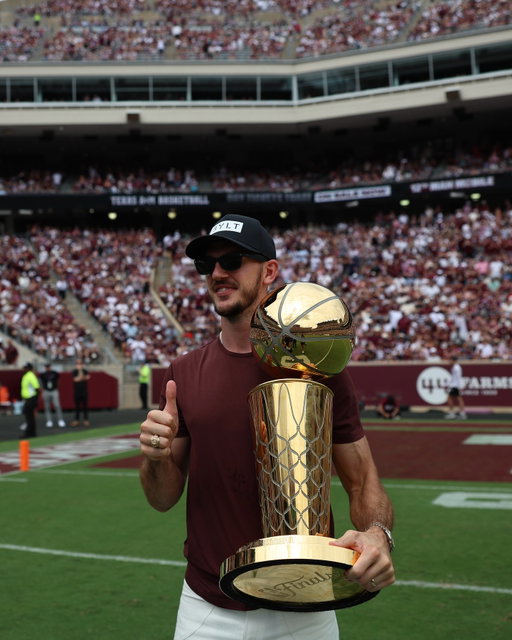 Welcome back to Aggieland, @acfresh21 🏆

#GigEm | @nba
