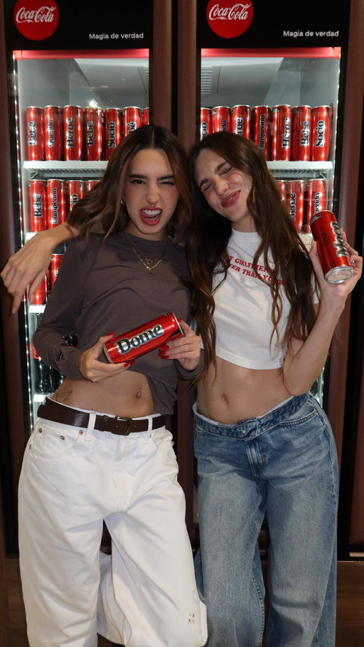 Teníamos sed de Coca-Cola Zero con nuestros nombres y fuimos a buscarlas 🔍❤️‍🔥 tag a tu bestie y #ComparteUnaCocaCola como nosotras @macabeso @domelipa @cocacolamx #publicidad

COCA-COLA ZERO es una marca registrada de The Coca-Cola Company. D.R. ©️ The Coca-Cola Company. 2025. Fenilcetonúricos: contiene Fenilalanina.