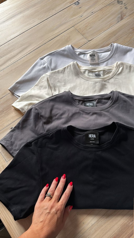 The second I seen this T drop I RAN to the till, IYKYK these buttery basics are sensational. @hera.women you just KNOW 🏃🏽‍♀️

Full fit is @hera.women ad, ‘SOFY’ works sitewide!!!

I’ll link everything on stories & save to SEPTEMBER highlight 🔗