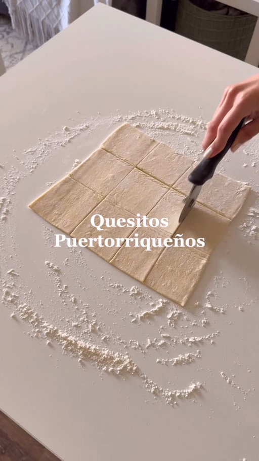 Recipe ⬇️🇵🇷
4 oz cream cheese 
Puff pastry sheet 
1 egg + 1 tbsp water(egg wash)
2 tbsp powdered sugar 
Splash vanilla 
Sugar 

Once you form them, egg wash on top and sprinkle sugar. Bake 400F for 15-18 minutes or until golden brown. Once you get them out of the oven, brush them with corn syrup or simple syrup. 
•
•
•
•
•
@boyajianinc @pepperidgefarm @dominosugar @bobsredmill @egglandsbest 
#latina #latinacontentcreator #latinacreators #haycomidaenlacasa #puertorican #puertorican #puertorico #puertoriqueña #quesitos #puertoricanpower #comidapuertoriqueña #puertoricogram #comidarápida #salsa #latinablogger #latinacreators #puertoricofood #recetas #receitas #receta #recetapuertorriqueña #pastelitos #pastel #pastelito #puertoricancuisine #puertoricanfood #boricuastyle🇵🇷 #boricuas #boricua🇵🇷 #boricuafood #boricuastyle #comidaboricua