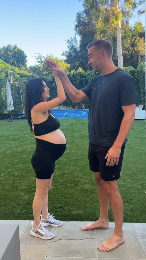 With twins on the way, I gotta train to keep up with these 3 🤣 🏃‍♂️ @marthahigareda