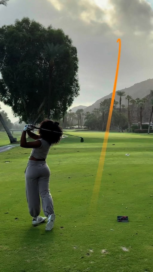 Irons and good vibes only @indianwellscc @invitedclubs 
Classic Course Hole 2