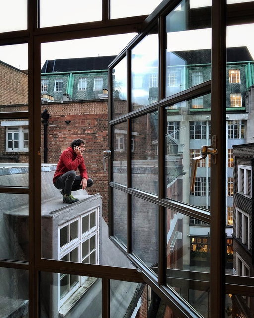 @alexhonnold finding a happy place to do his afternoon phone interviews.

@thenorthface
