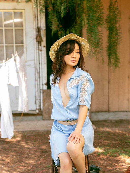 can I be a farm wife 🌞🍎🐓🧺🌱 photographed by  @sumantamuth 🐓 wardrobe @styledbykenj 🐓