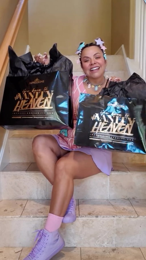 This video was meant to be an unboxing of the gifts I got from @impressionsvanity for Maria @luxuryandbeautystudio my nails tech 💅🏼 but it turned into something more, it got me emotional. And that’s okay. I let myself feel it, I took the wheel, navigated through my emotions, and expressed everything my heart was holding.

I’m filled with passion and excitement for this new journey. I love my art, and I’m beyond grateful to keep creating, both for you and for my soul.

A huge thank you to Brian Lally @lolasactingschool @brianlallyactor @chatgpttheman , my coach for the past 10 years, for teaching me how to dig deep into my emotions and transform them into art. 💫
