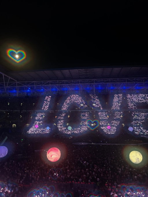 The moon via moongoggles (top left). 

Wembley Stadium, Saturday 6th September 2025.

📷 Nicola Martin